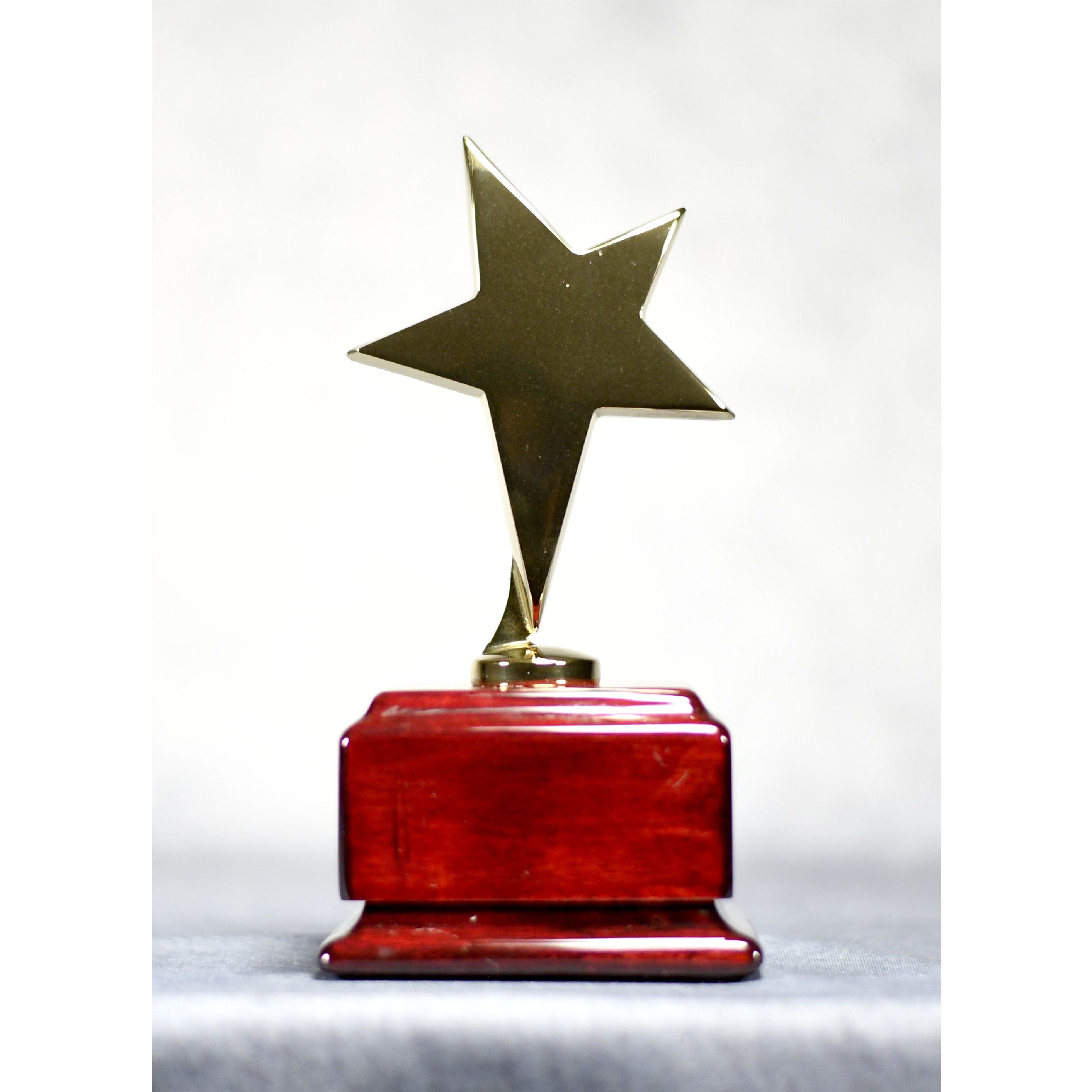 Star Performer Gold Star On Rosewood Base | Global Recognition Inc