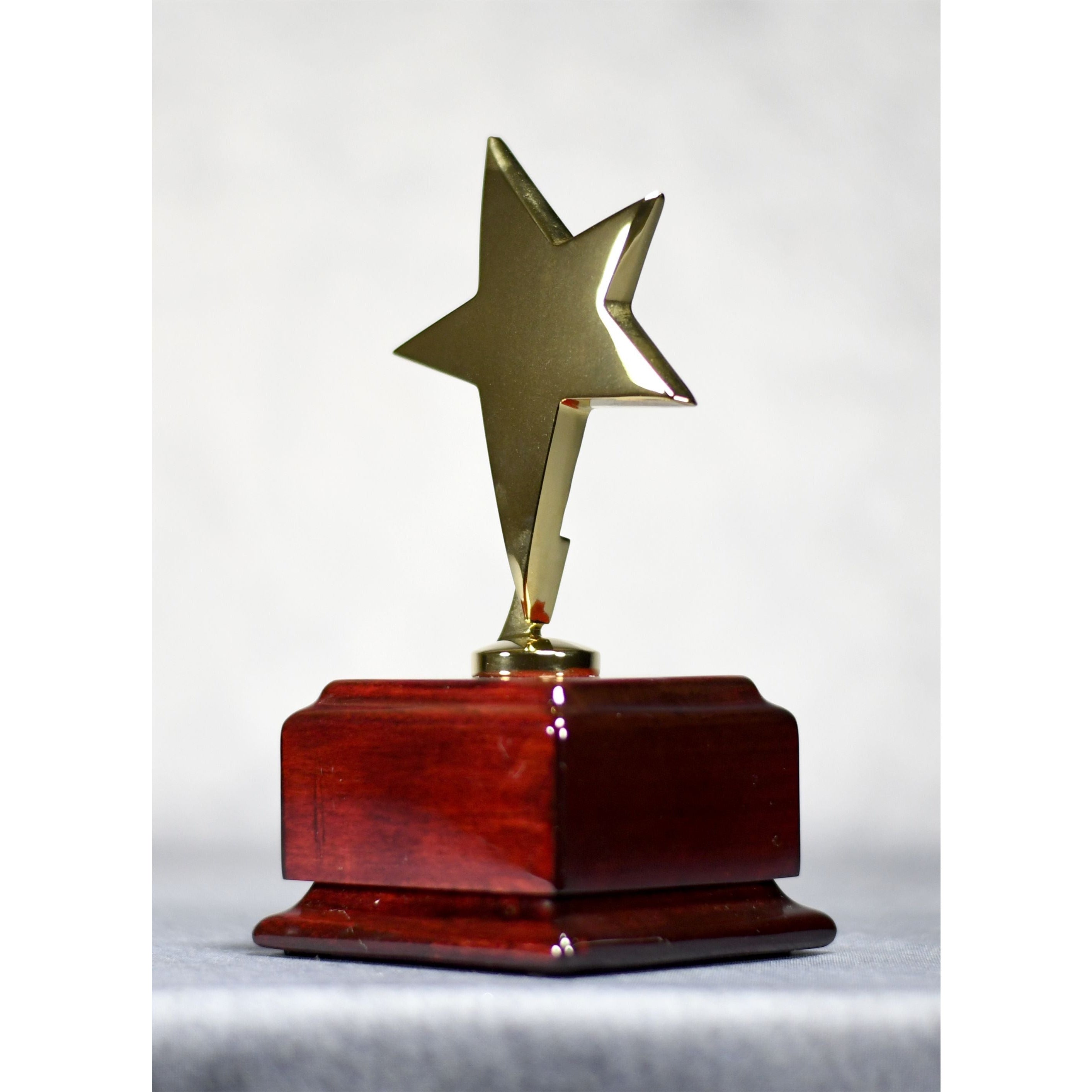 Star Performer Gold Star On Rosewood Base | Global Recognition Inc