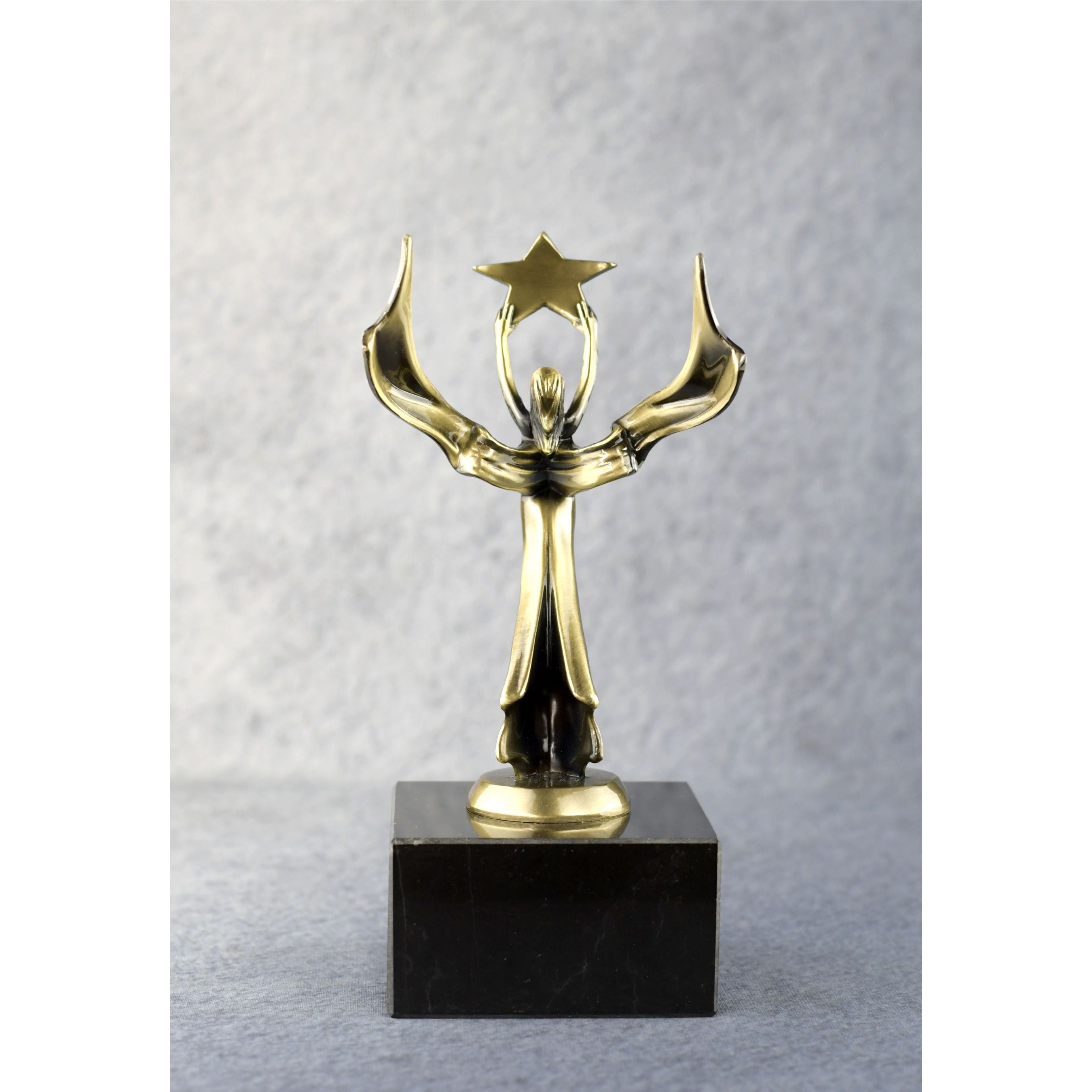 Star Performer Victory Figure | Global Recognition Inc